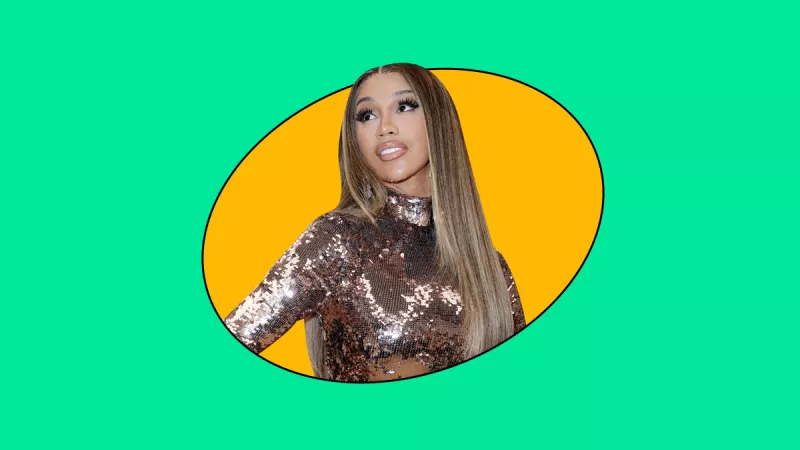 Fan compra el micrófono que Cardi aventó en pleno concierto. 