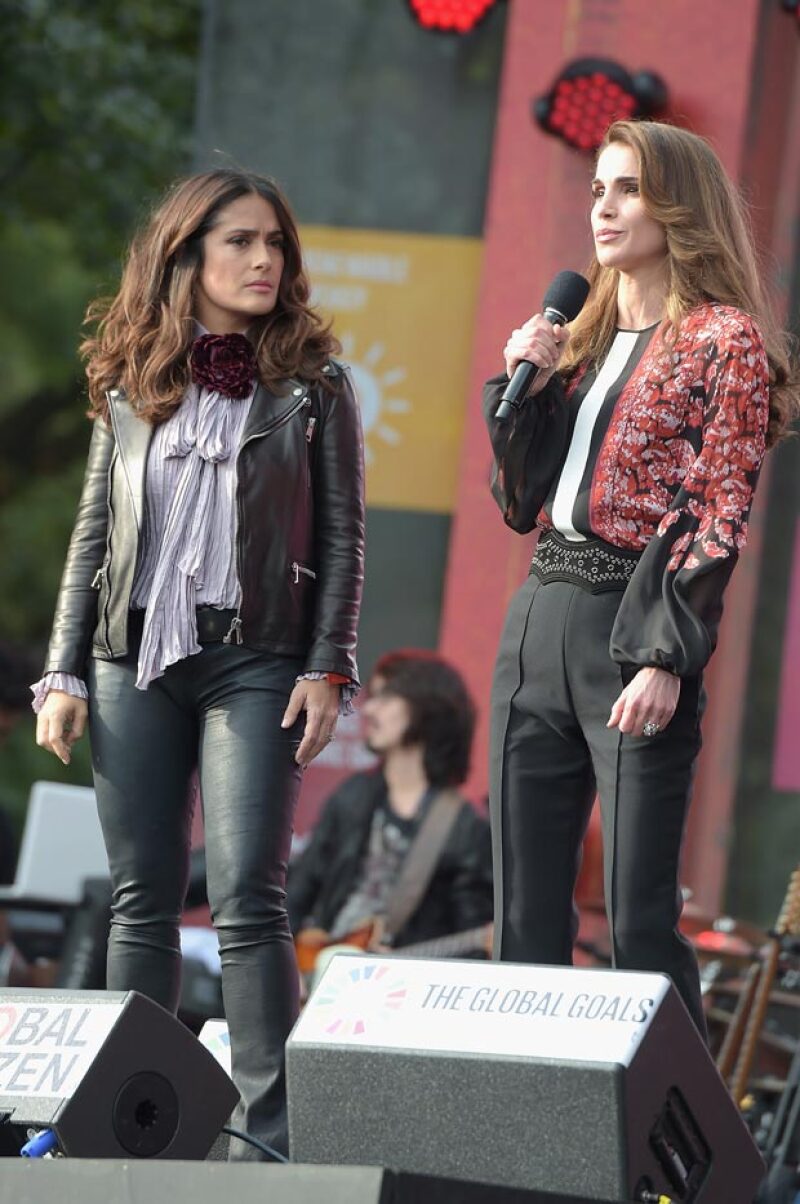 La actriz y la reina se pronunciaron en contra de la pobreza a nivel mundial sobre el escenario del Global Citizen Festival, en Nueva York.