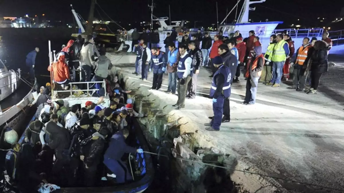 inmigrantes llegan a lampedusa