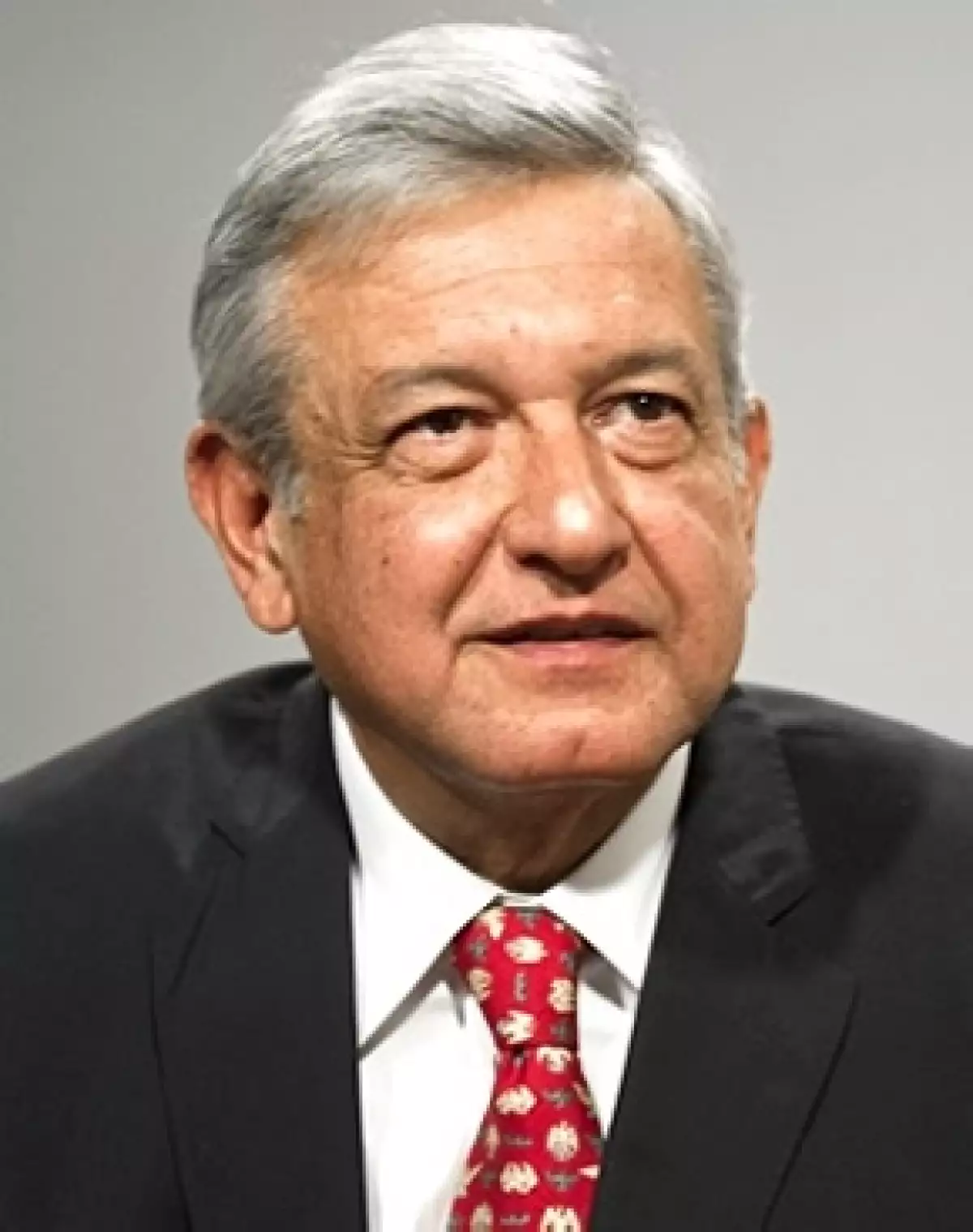Se ha informado que esta mañana el político ingresó a la Unidad Coronaria por un problema de presión arterial.