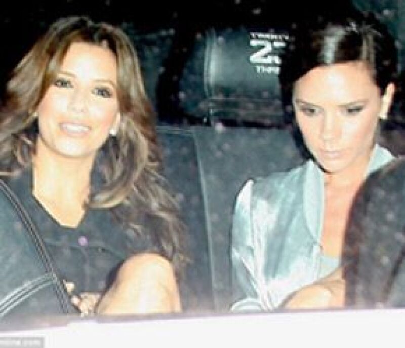 A pesar de que la ex Spice Girl cumple 35 años el 17 de abril, sus amigas la festejaron la noche del miércoles con una cena en un exclusivo restaurante en Los Angeles.