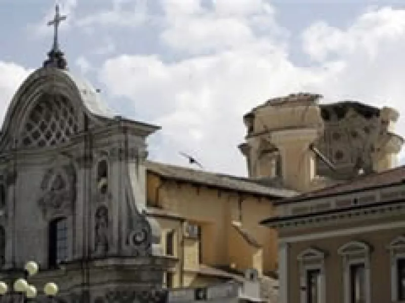 La catedral de la ciudad medieval fue una de las construcciones dañadas. (Foto: AP)