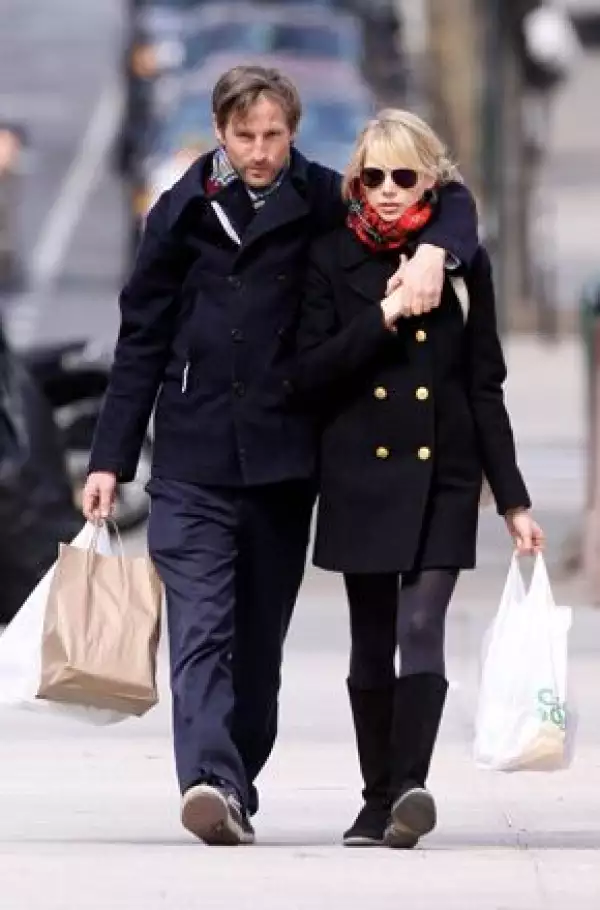 Spike y Michelle aprovecharon el paseo para comprar productos orgánicos.