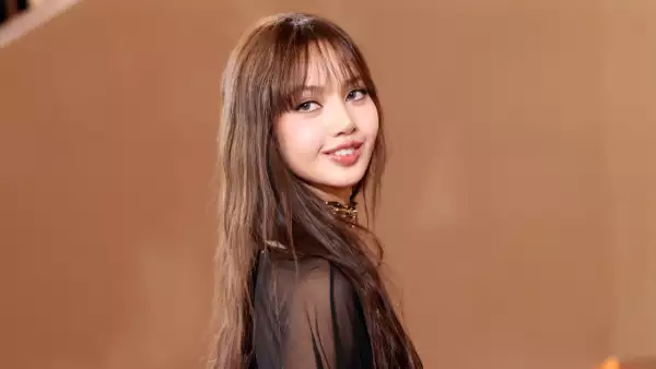 Lisa-BLACKPINK