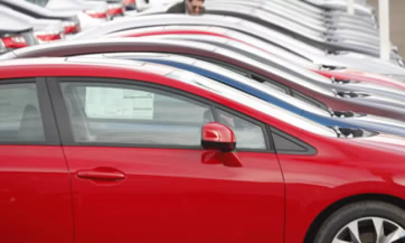 Hay vendedores que piden dinero para colocar al comprador en el primer sitio de una lista de espera. (Foto: AP)