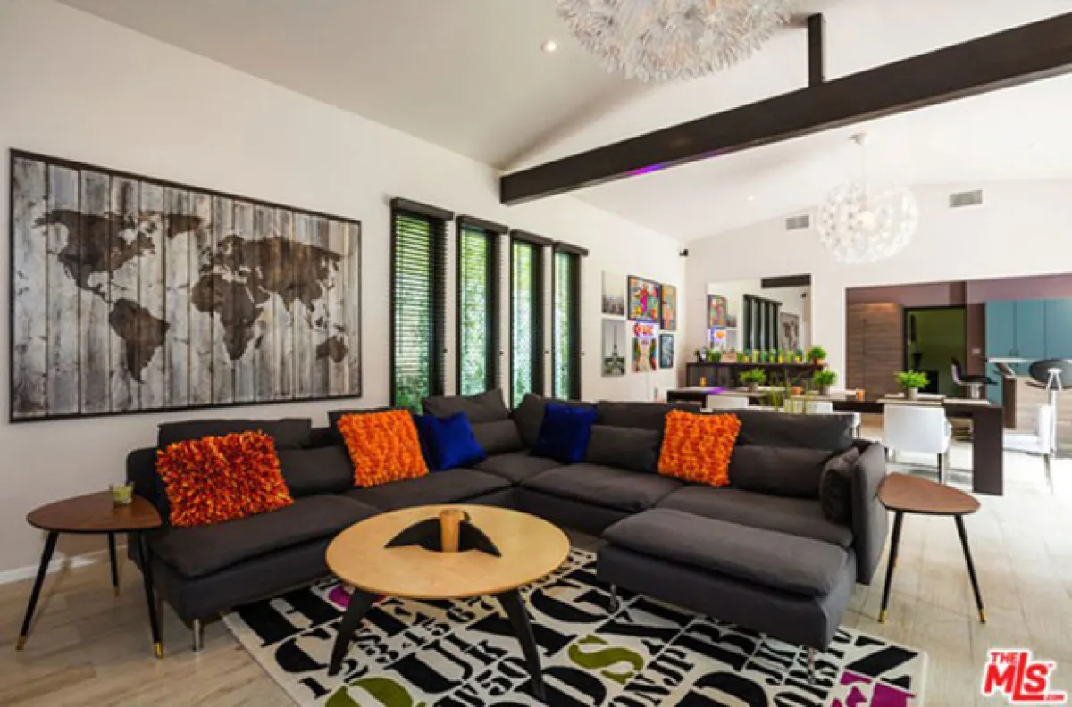 Otra vista de la nueva sala de Miley Cyrus.