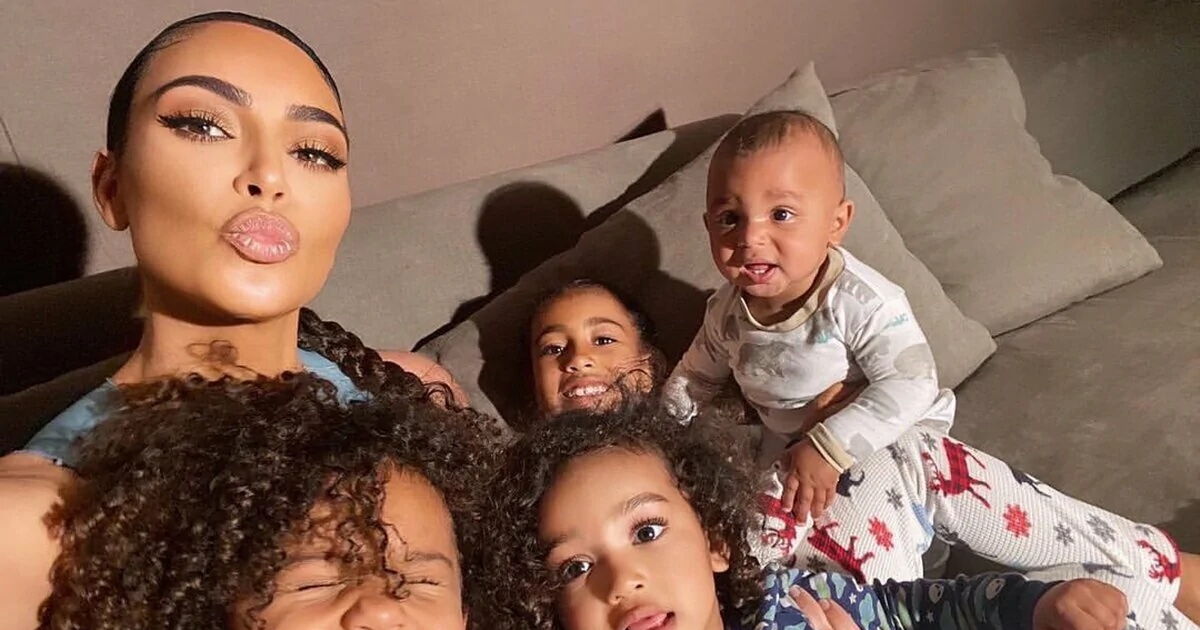 Kim Kardashian revela cuántas niñeras necesita para cuidar a sus cuatro hijos