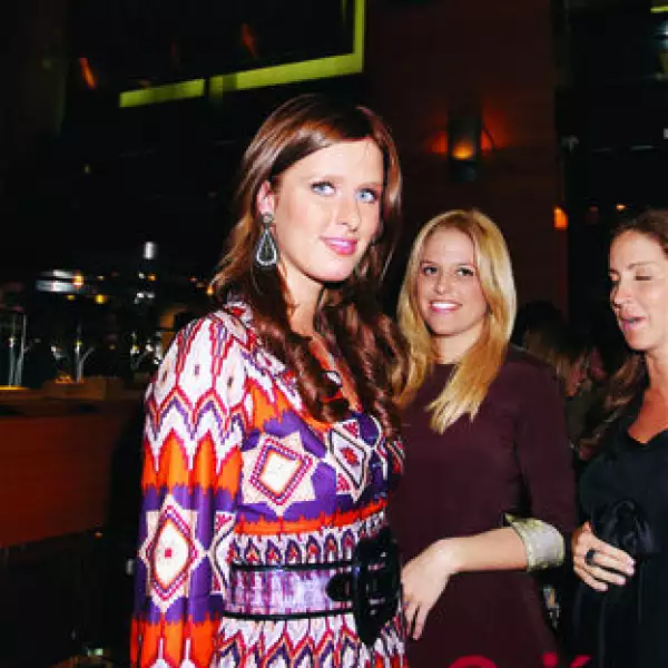 Nikki Hilton, Ali Wise