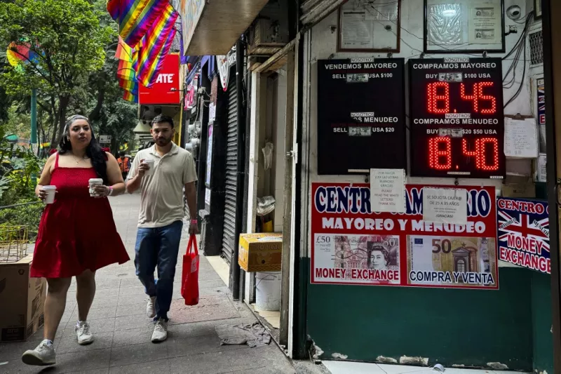 Peso se deprecia por cautela del mercado