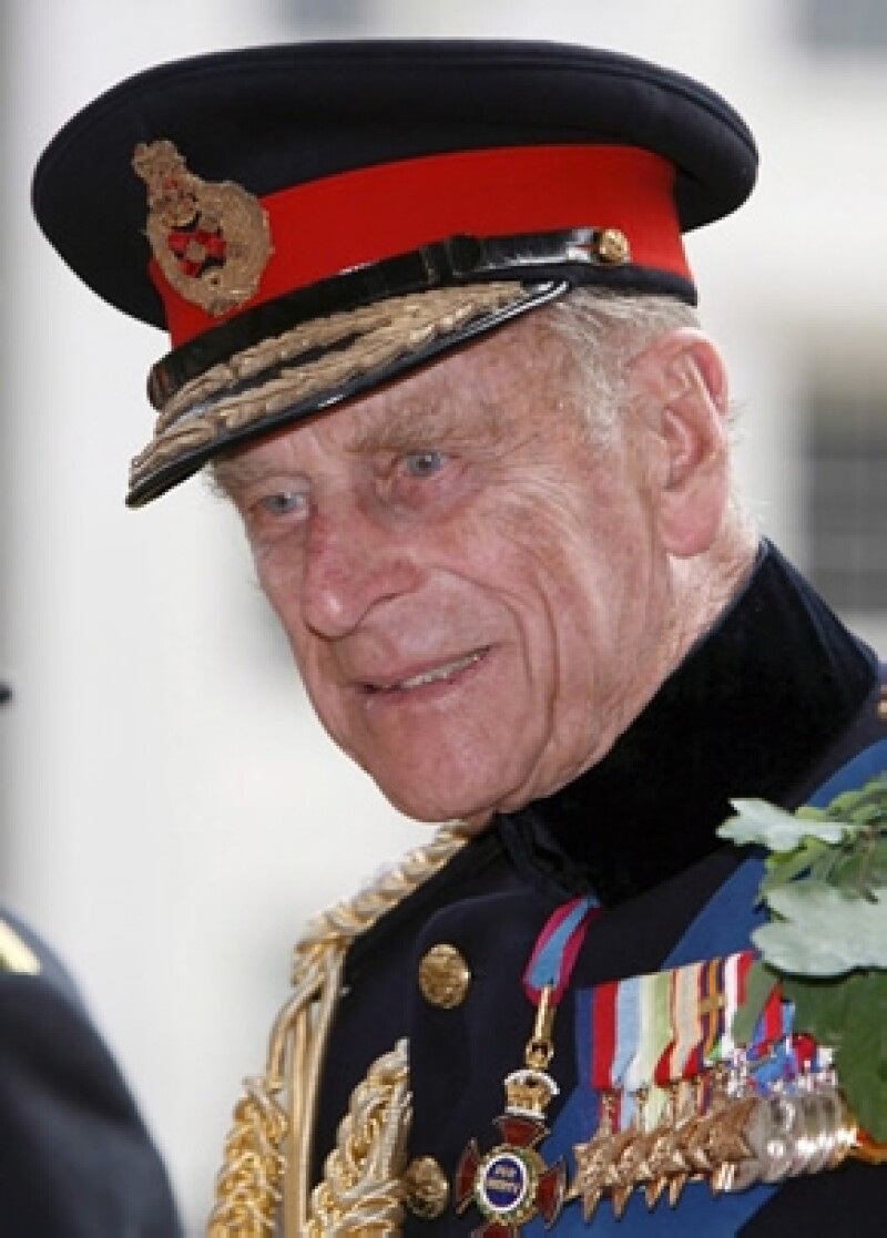 El esposo de la reina Isabel II tuvo que ser internado por la infección en la vejiga que le regresó.