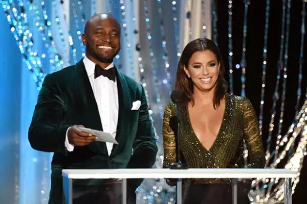 La actriz presentó un premio durante la noche.