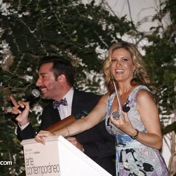 Guillermo Martínez,Rebecca de Alba