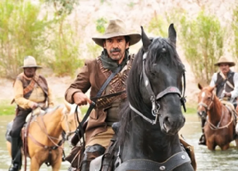 Este actor personificó dos extremos del entorno mexicano y hoy, en la nueva película de Felipe Cazals, retrata a `Chicogrande´, un héroe anónimo que defiende a toda costa a Pancho Villa.