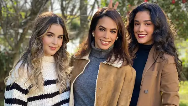 Biby Gaytán y sus hijas Alejandra y Ana Paula Capetillo