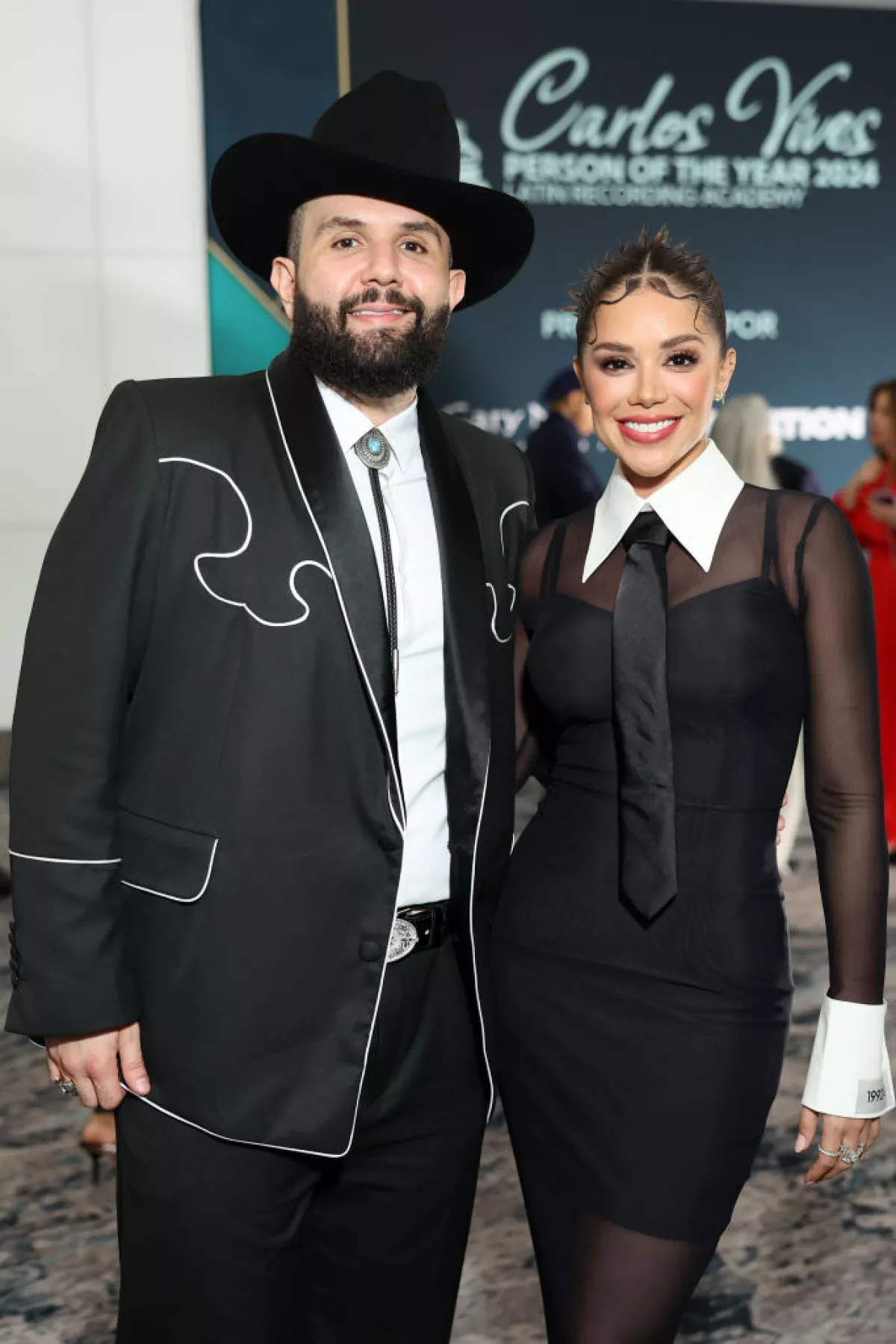 Carín León y Meylin Zúñiga