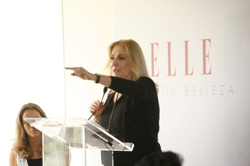 Mari Paz Ocejo, editora general de ELLE, fue la primera en dirigirse al público.