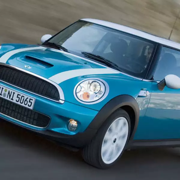 La tercera posición la ocupa el Mini, con 475 unidades vendidas en el primer semestre de 2011, es decir un aumento de 11.8% respecto a las 425 unidades del mismo lapso de 2010.