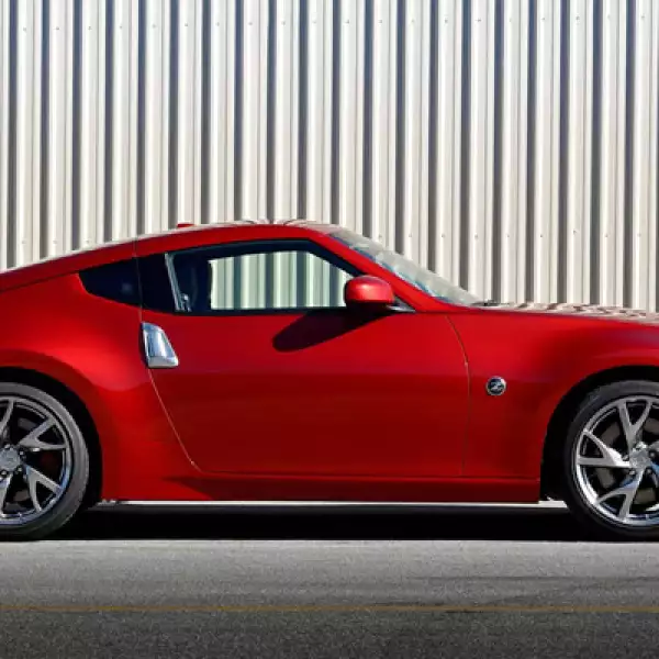 Para los paquetes sport existen nuevos accesorios en color rojo, indicadores de combustible en tono negro, al igual que un juego de amortiguadores más rígidos.