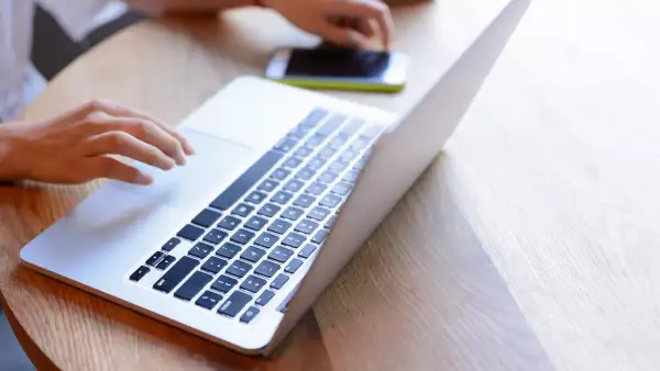 Izzi realizó el despliegue de fibra óptica. (iStock)