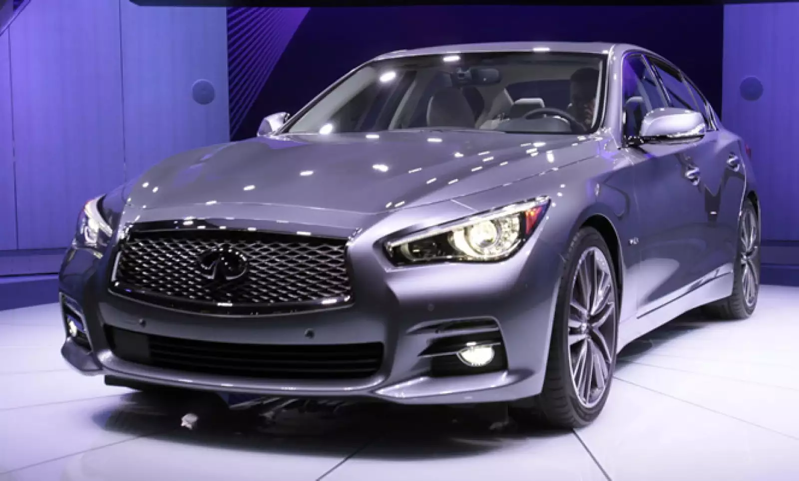 El deportivo Sedán Infiniti Q50 en la feria.