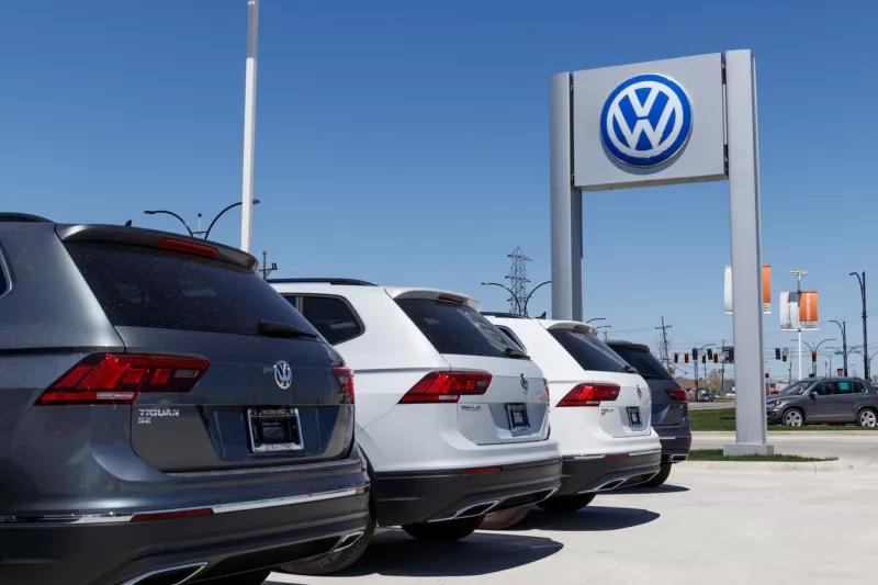 Volkswagen México pacta con sindicato alza salarial