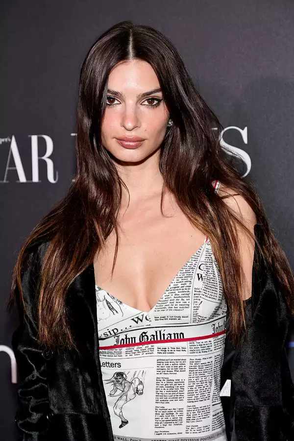 Emilly Ratajkowski considera usar app de citas
