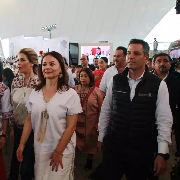 Nuvia Mayorga Delgado (centro)