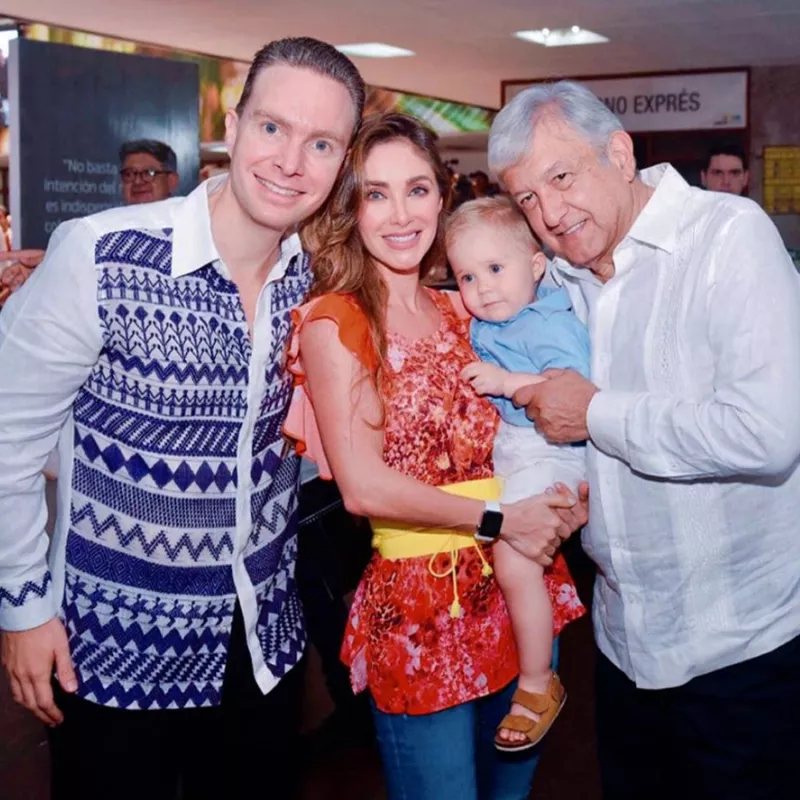 AMLO-bebe-Anahi.jpg
