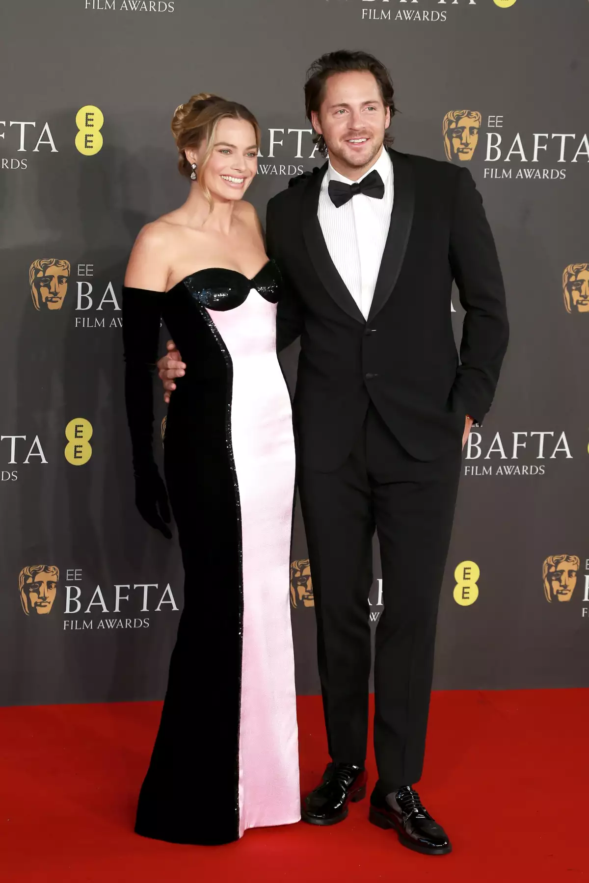 margot robbie tom esposo