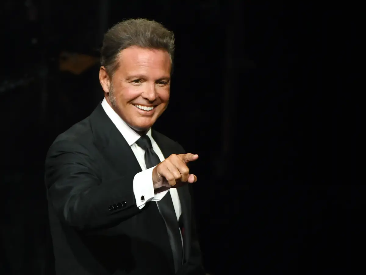 luis-miguel-gira-2023