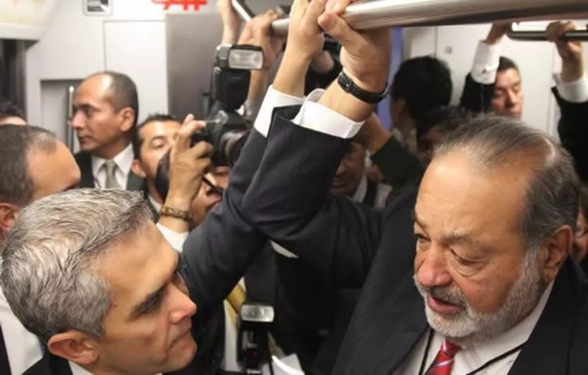 Miguel Ángel Mancera y Carlos Slim intercambiaron algunas palabras durante el viaje.