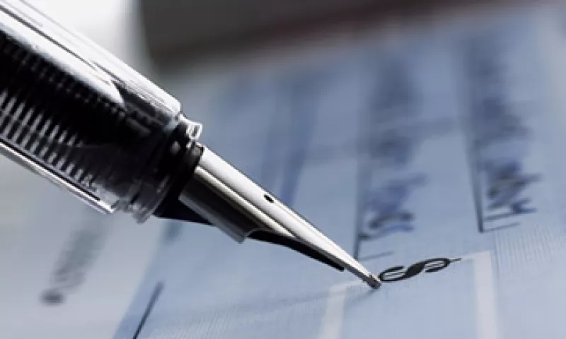 Los cheques deberán ser expedidos a nombre de una persona física o moral específica.  (Foto: Getty Images)