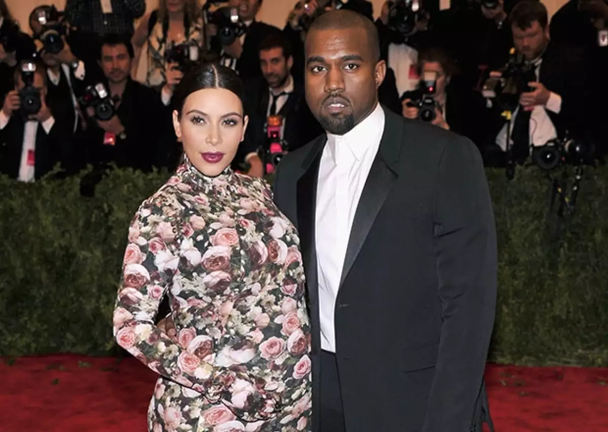 A pesar de que el nacimiento de la bebé de la pareja estaba programado para el 11 de julio, Daily Mail informó que Kim dio a luz este sábado en un hospital de Los Ángeles.