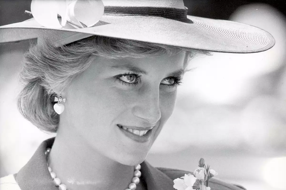 Princess Diana Of Wales - Visit Australia & Usa 3rd November 1985 Royal Tour: Australia. Princess Diana As She Arrives At Church In Melbourne....royal Visits