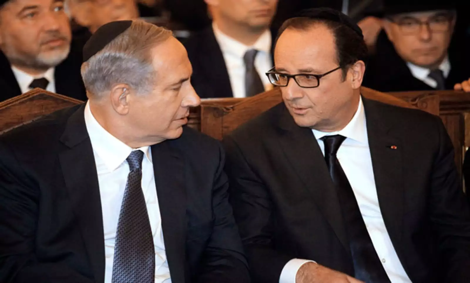 Benjamin Netanyahu se reunió con el presidente francés en una ceremonia en la Gran Sinagoga en honor a las víctimas de los ataques de esta semana. 