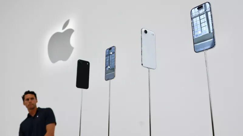 Ante la escasez mundial de memorias, Apple analiza incorporar a fabricantes chinos como proveedores de chips para los dispositivos que comercializa en China.