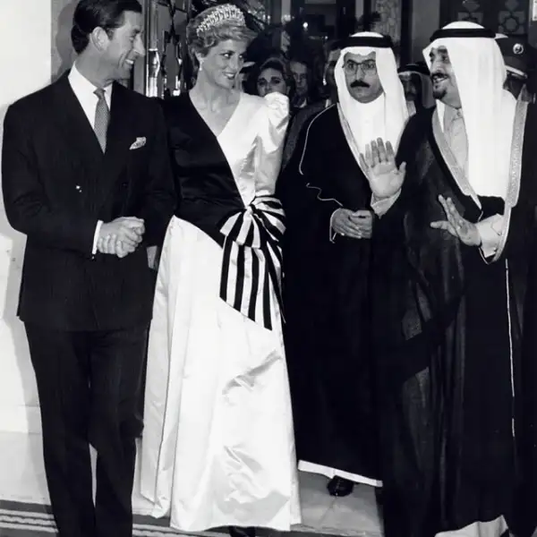El rey Abdullah con la fallecida princesa Diana y su entonces esposo, el príncipe Carlos.