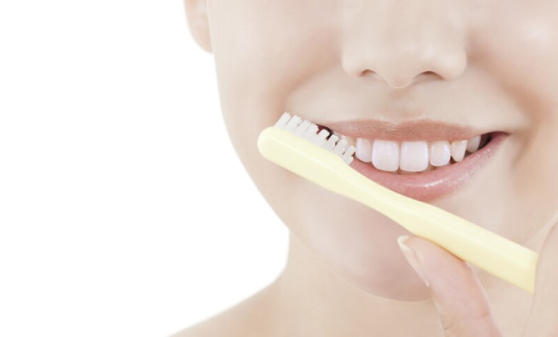 Exfoliar es el primer paso para lograr labios perfectos.