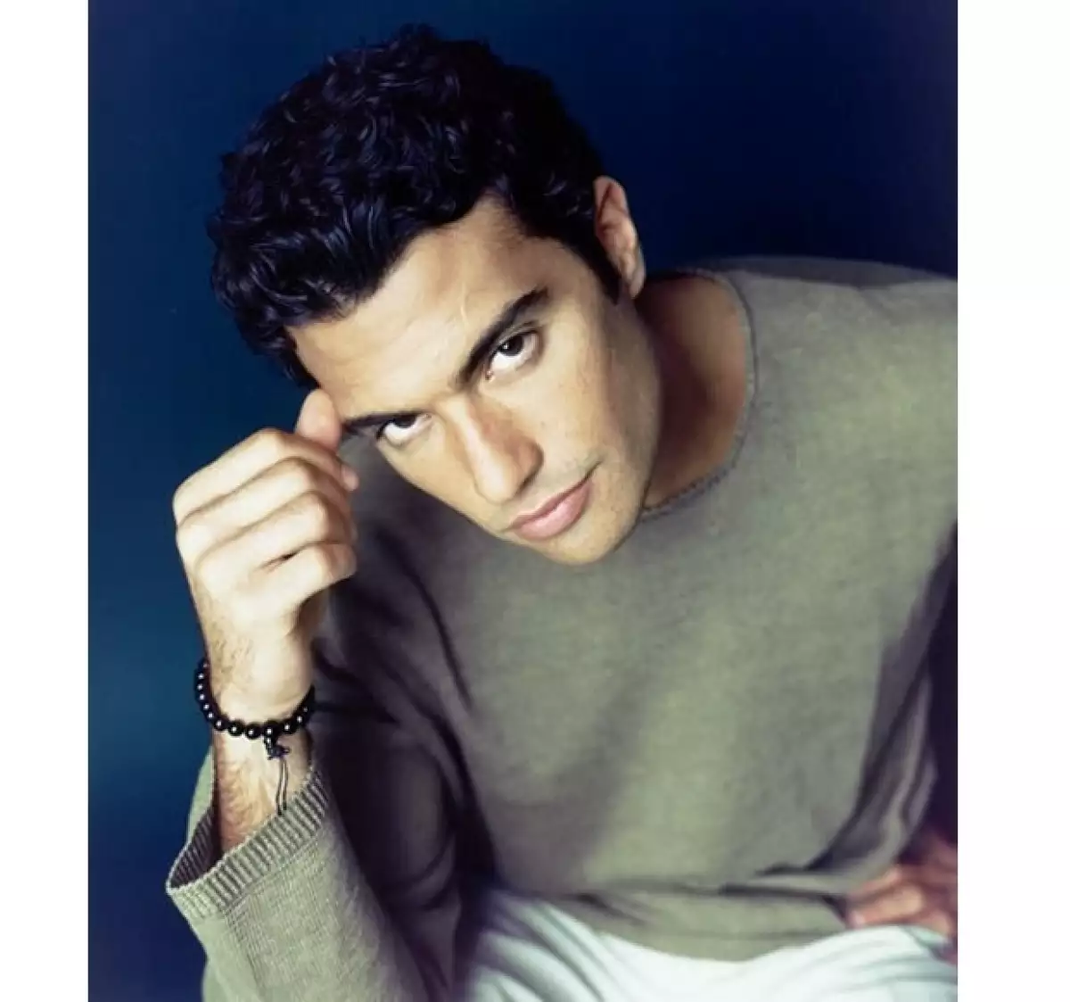 Desde que la revista nació, en el 2000, año con año se ha publicado el famosos top con los 12 hombres más guapos y Jaime Camil es el que más veces ha salido.