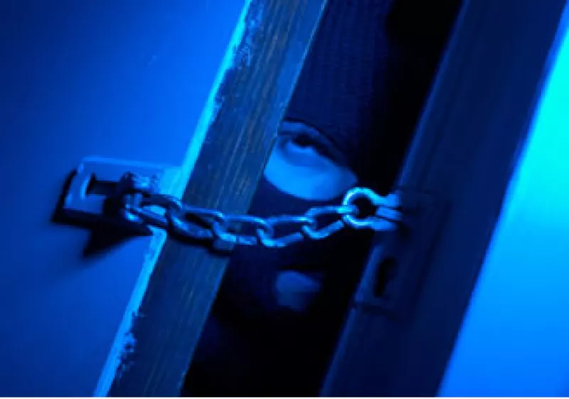 Expertos advierten que la gente comparte demasiada información por las redes sociales, favoreciendo a la delincuencia. (Foto: Jupiter Images)