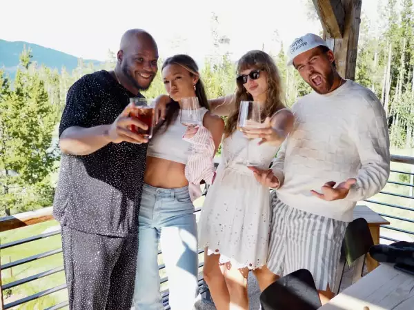 Fotos de Taylor Swift y Travis Kelce que oficializaron su relación de pareja en Instagram