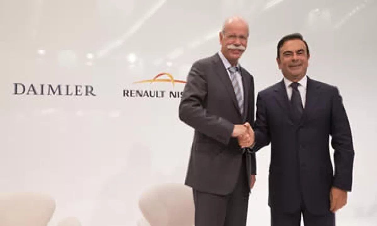 El CEO de Daimler, Dieter Zetsche, y el de Nissan, Carlos Ghosn acordaron establecer una asociación por partes iguales en México. (Foto: Cortesía Nissan )