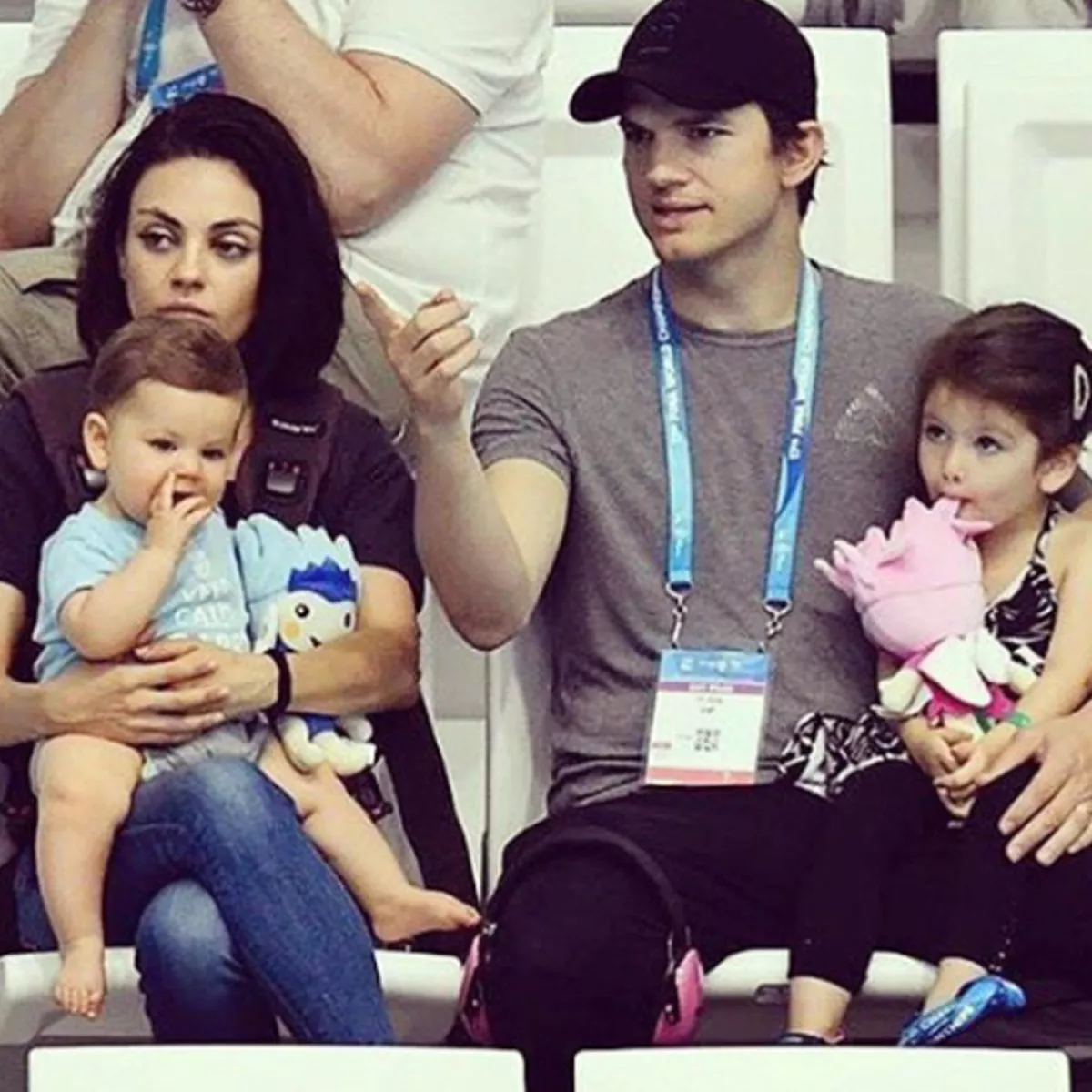Ashton y familia 