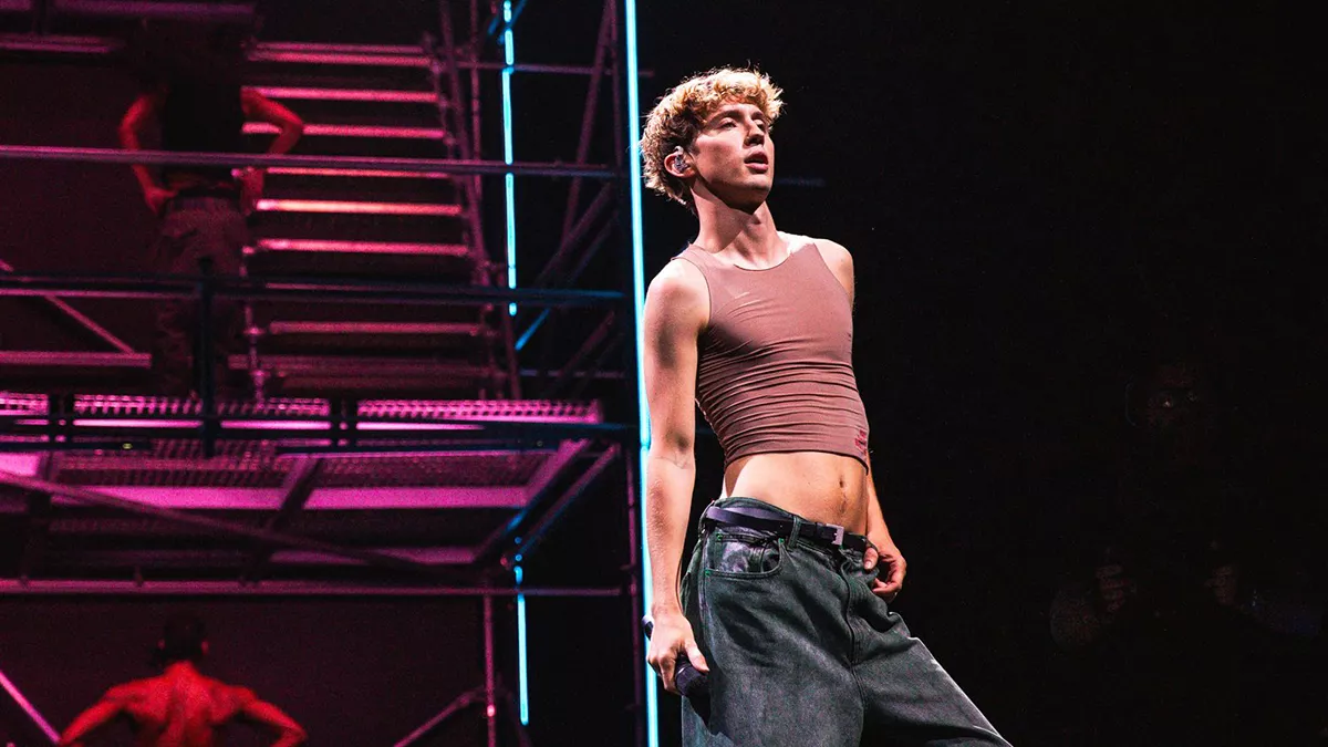 troye sivan perfume poppers