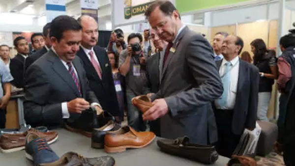 Durante la feria Sapica, el presidente del Ciceg, Javier Plascencia, solicitó al secretario de Economía, Ildefonso Guajardo, ayudas para exportar. (Foto: Ivet Rodríguez )