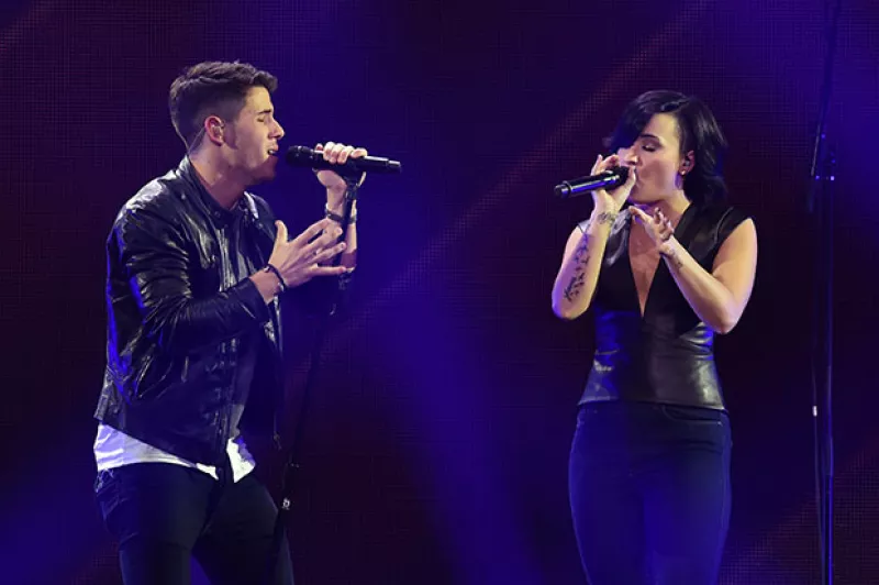 La estrella de American Idol publica que no hay problemas entre ellos después de que Demi Lovato lo sustituyera por Nick Jonas para abrir sus próximos conciertos.