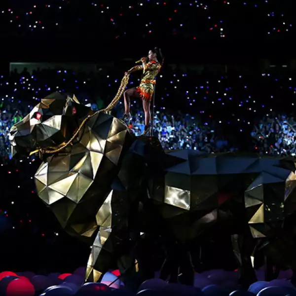Katy Perry durante el medio tiempo del Super Bowl