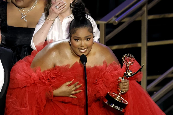 Ganadores de los premios Emmy 2022 Mejor serie dramática Mejor serie de comedia Zendaya Lizzo