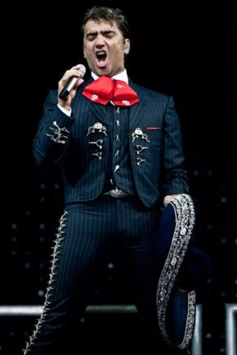 La Chica Dorada, Gloria Estefan, Luis Fonsi, Alejandro Fernández y otros destacados artistas, se reunieron en la rotonda de La Minerva, para el segundo concierto de Jalisco en Vivo.