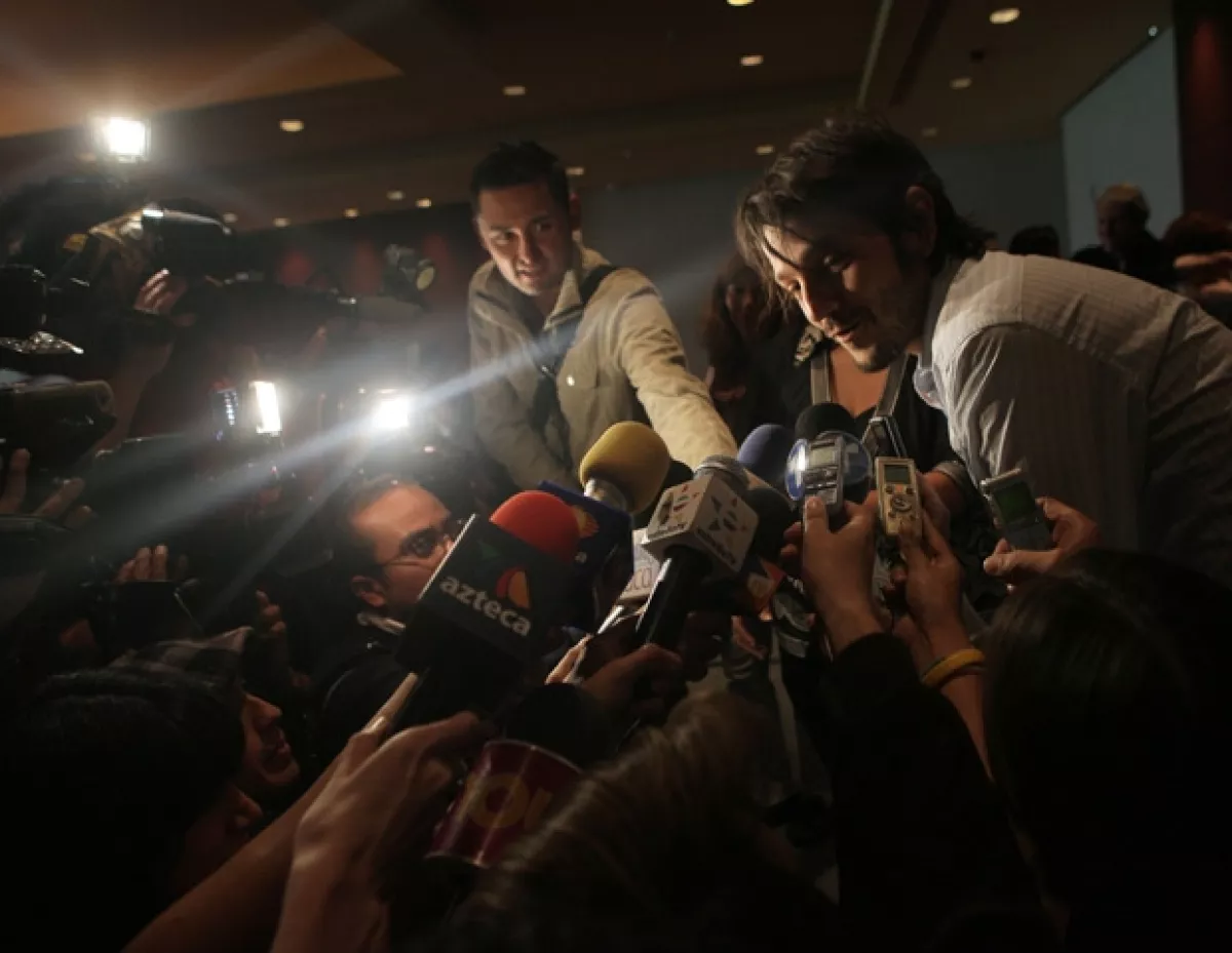 Diego Luna ofreció una conferencia de prensa para anunciar el reestreno de la obra y hablar sobre su nueva compañía, Mueca, dedicada a la producción teatral y con la cual espera estrenar dos obras al año.